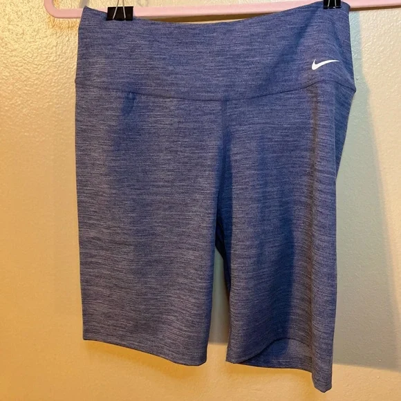 ✨SOLD✨ Nike One Biker shorts Medium - Picture 5 of 10